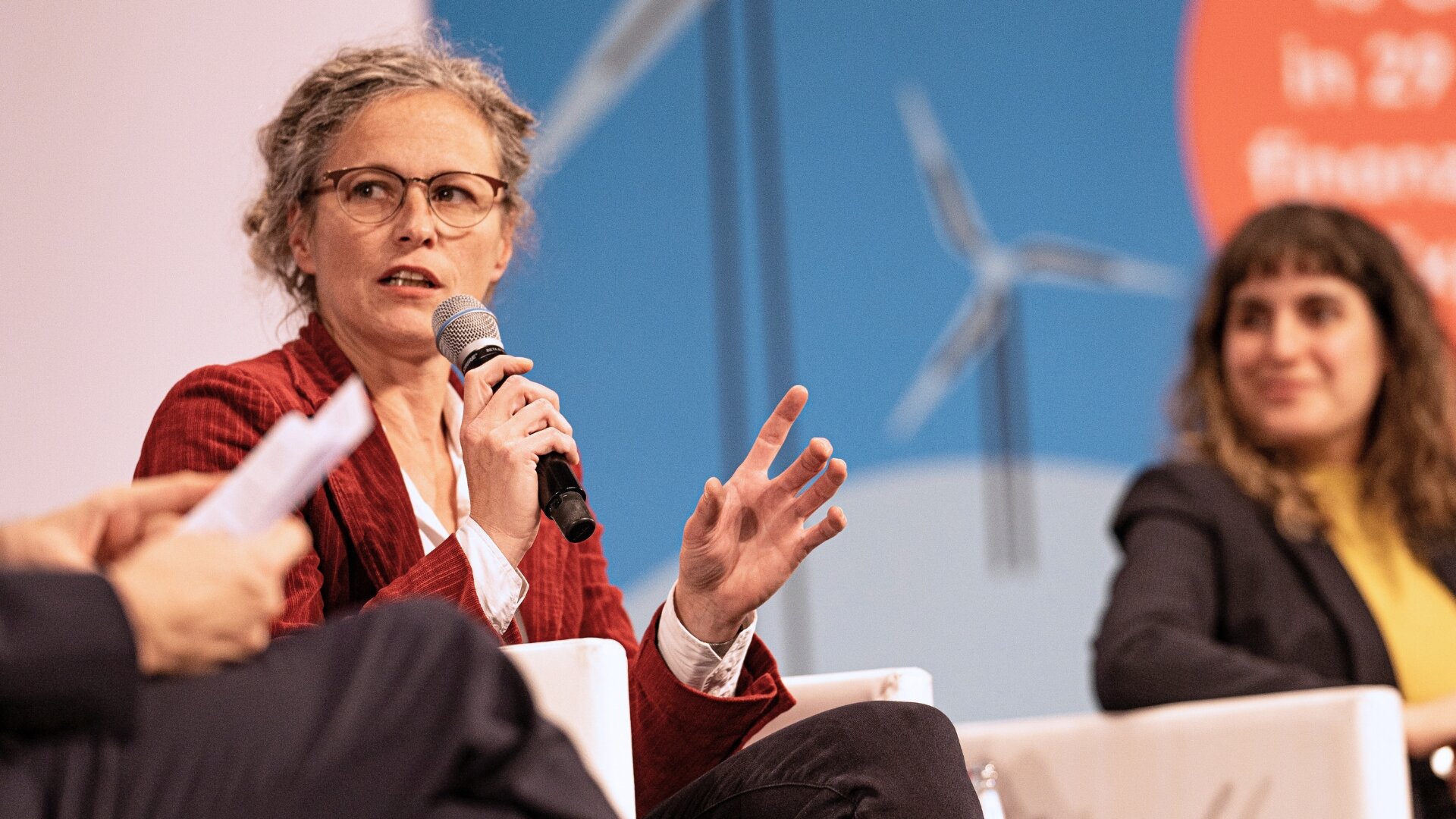 Thordies Hanisch auf dem Podium des Branchentags des LEE im Kuppelsaal in Hannover / Foto: LEE / Jürgen Bartz