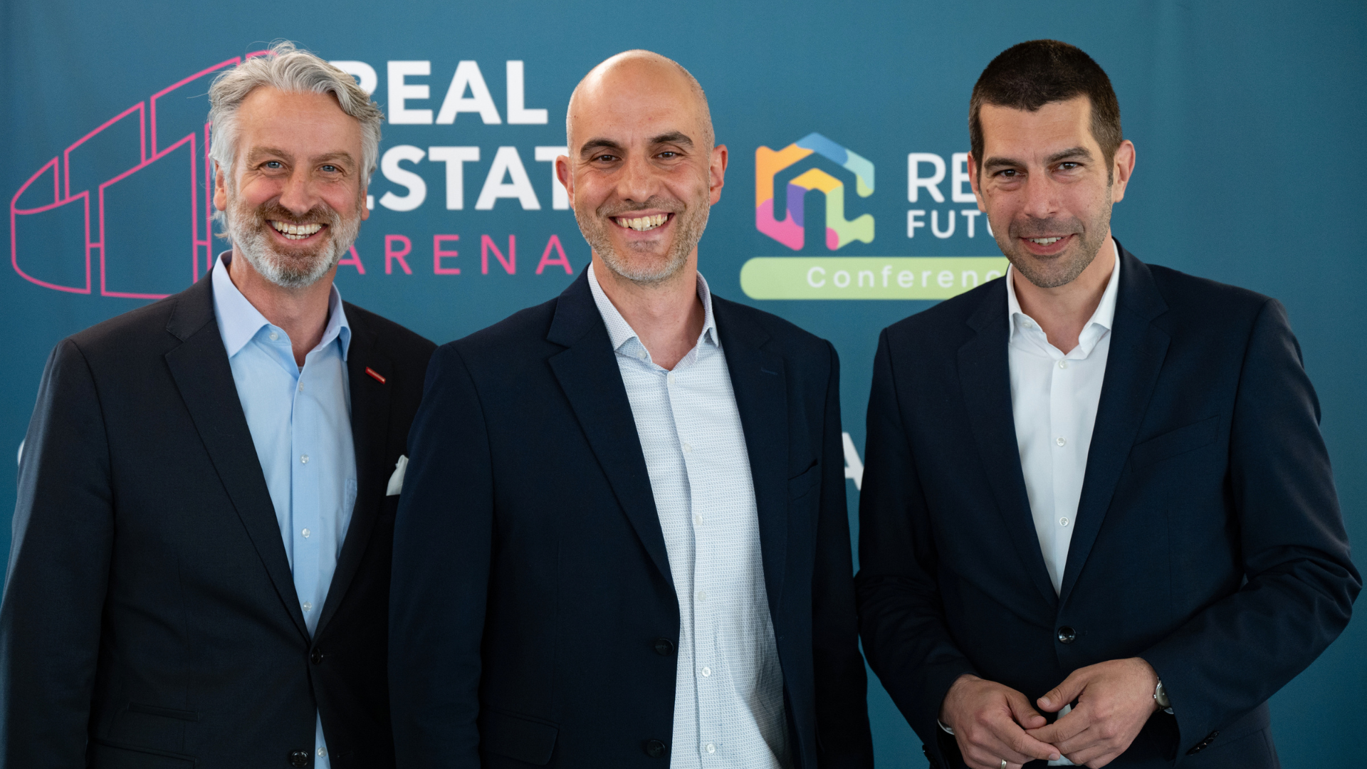 Die drei Kandidaten von CDU, Grünen und SPD: Peter Karst, Belit Onay, Axel von der Ohe (v.l.n.r.) /  Foto: Deutsche Messe AG, Rainer Jensen 