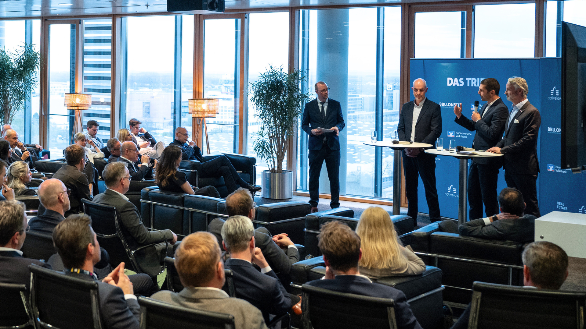 Die drei Kandidaten mit Moderator Martin Brüning / Foto: Deutsche Messe AG, Rainer Jensen 