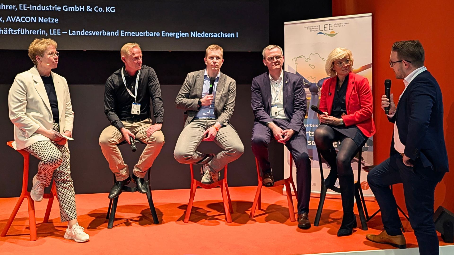Bärbel Heidebroek (2. v.r.)  auf einem LEE-Panel auf der Hannover Messe / Foto: AN