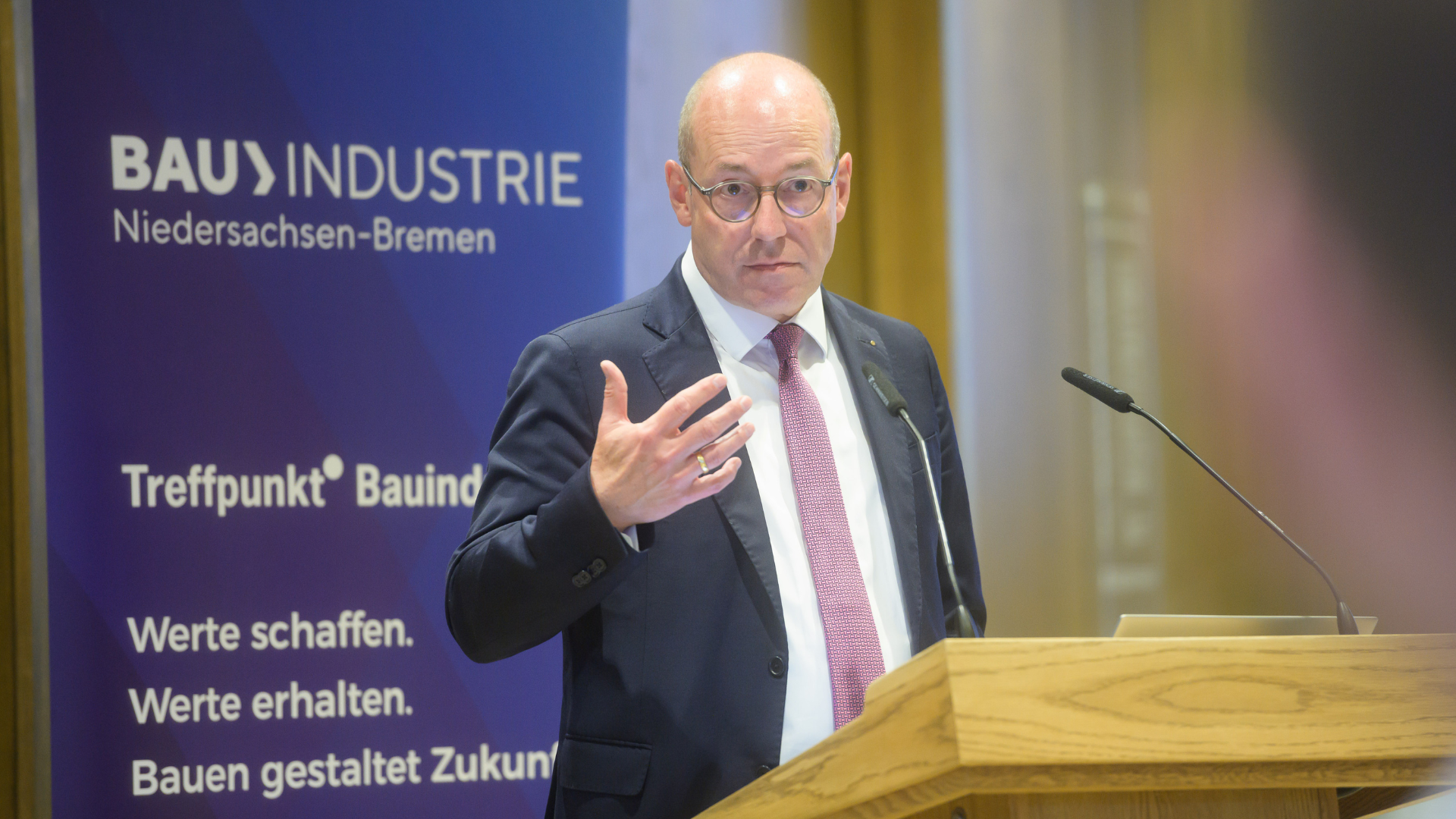Jörn P. Makko, Chef der Bauindustrie Niedersachsen-Bremen bei der Veranstaltung im Leibnizhaus in Hannover / Foto: Scheffen