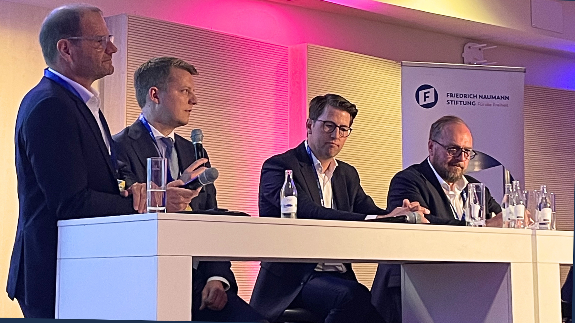 Teilnehmer der Diskussion in Berlin: Stefan Kapferer, Henning Höne, Fabian Roessing und Oliver Blume / Foto: AN
