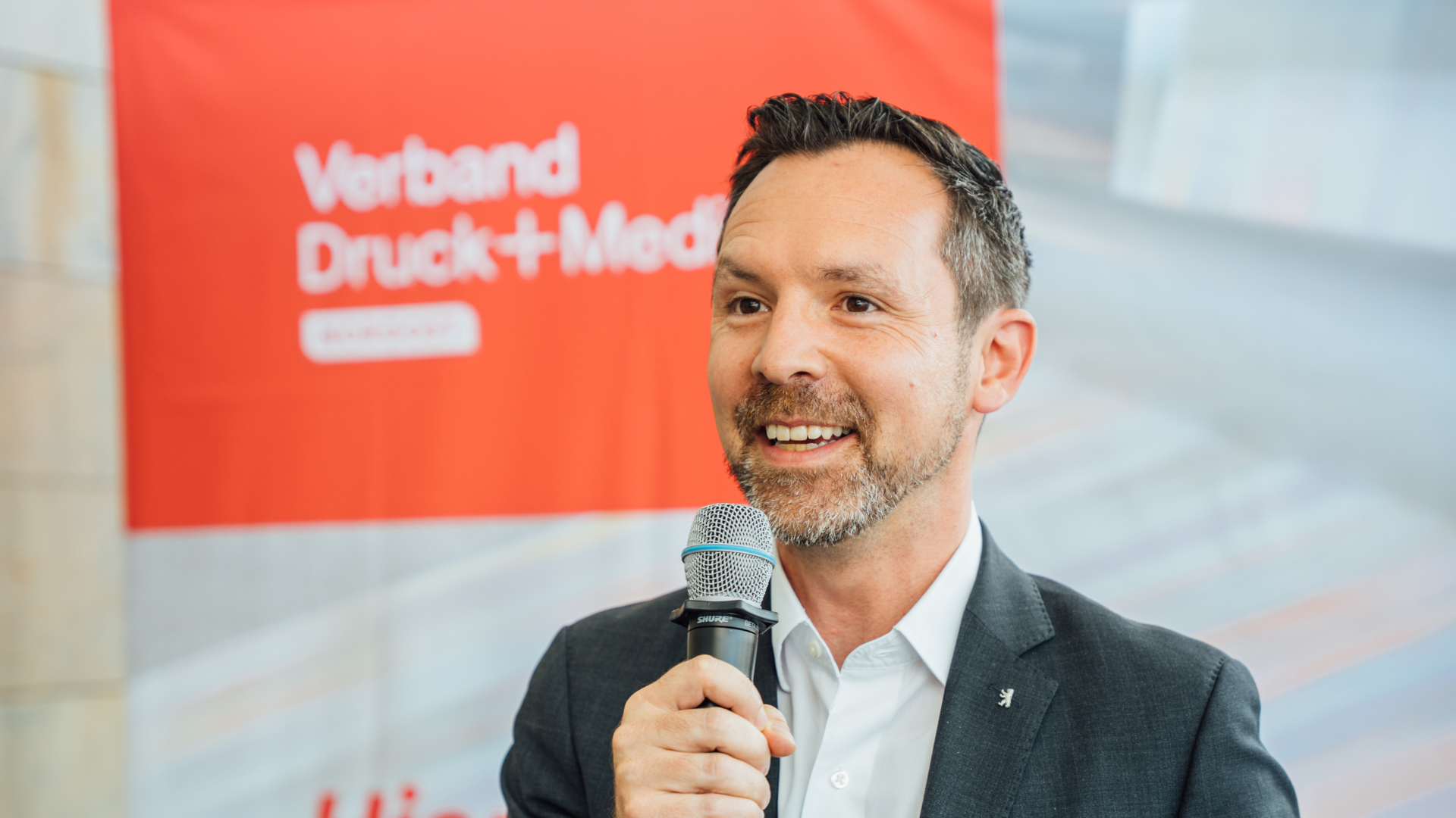 War zu Gast bei VDMNO und VDM und sprach dort mit vielen Unternehmern: Berlins Wirtschafts-Staatssekretär Severin Fischer / Foto: Ansgar Schwarz