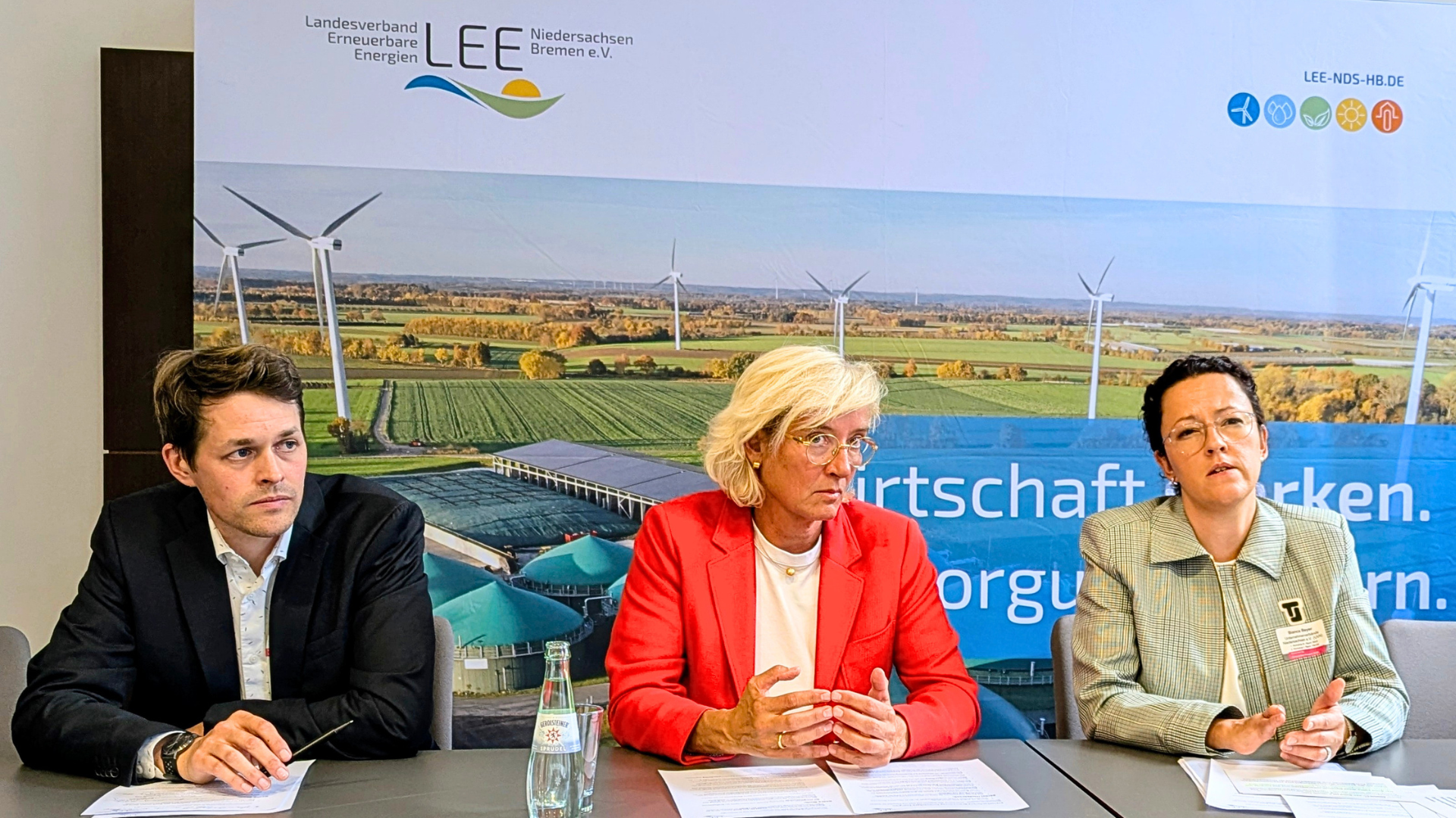 Pressekonferenz am Rande des Branchentags mit Georg Blum vom Oldenburger Energiecluster OLEC, Bärbel Heidebroek und Bianca Beyer (v.l.n.r.) / Foto: AN