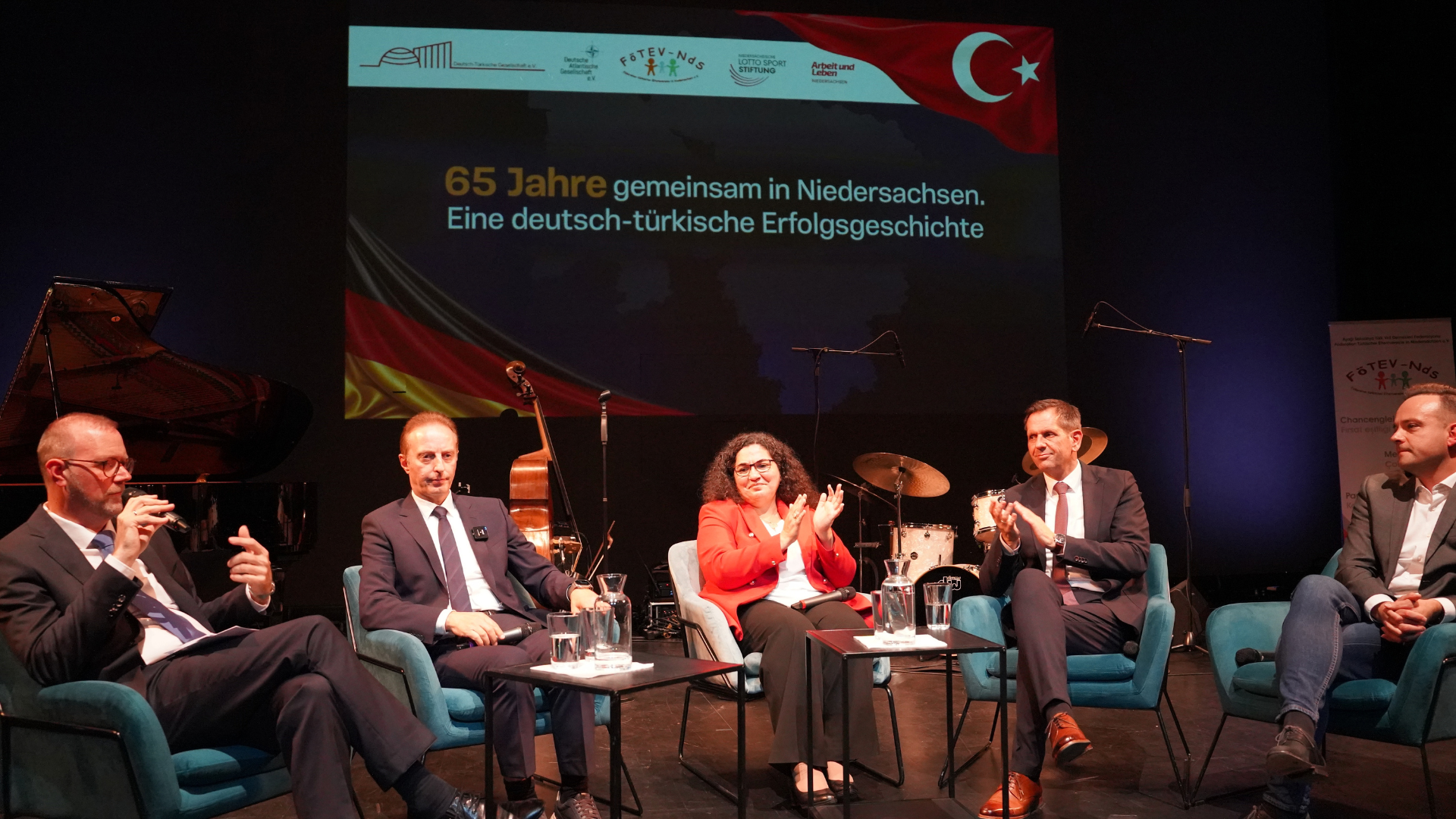 Talkrunde bei der Veranstaltung in Hannover - rechts im Bild: Maximilian Schmidt von Arbeit und Leben / Foto: Büro Karaahmetoğlu 