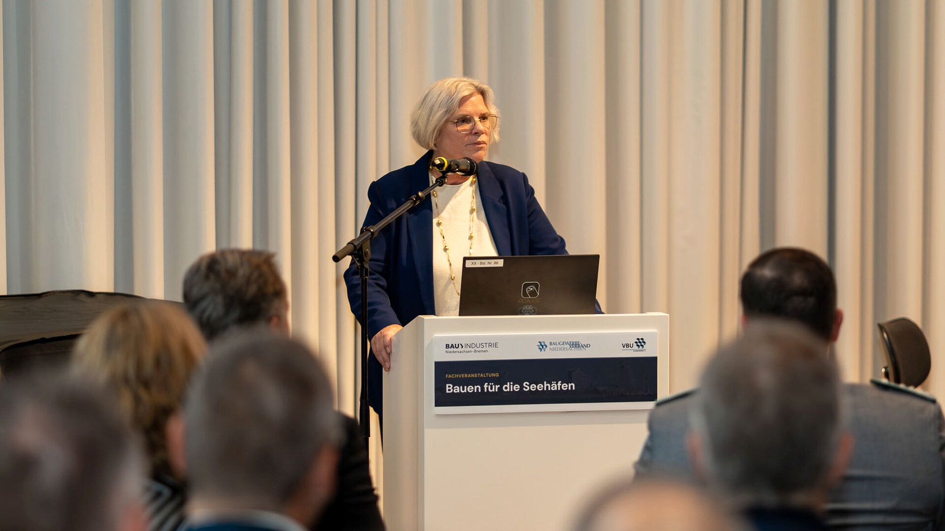 Senatorin Kristina Vogt bei der Veranstaltung der Bauwirtschaft in Bremerhaven / Foto: Bauindustrie Nds.