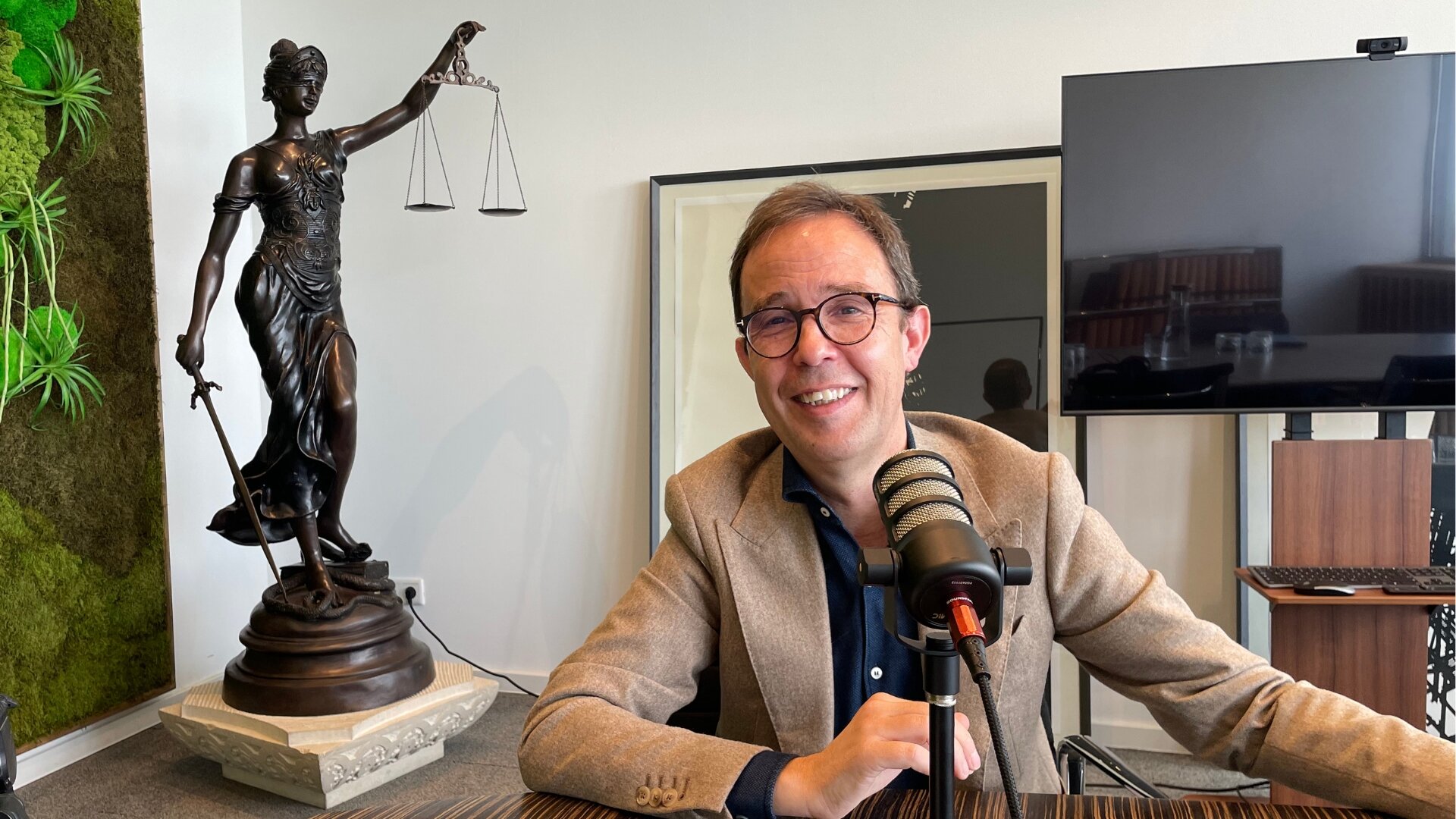 Jörg Offenhausen beim Podcast in den Büros von activelaw / Foto: MB. 