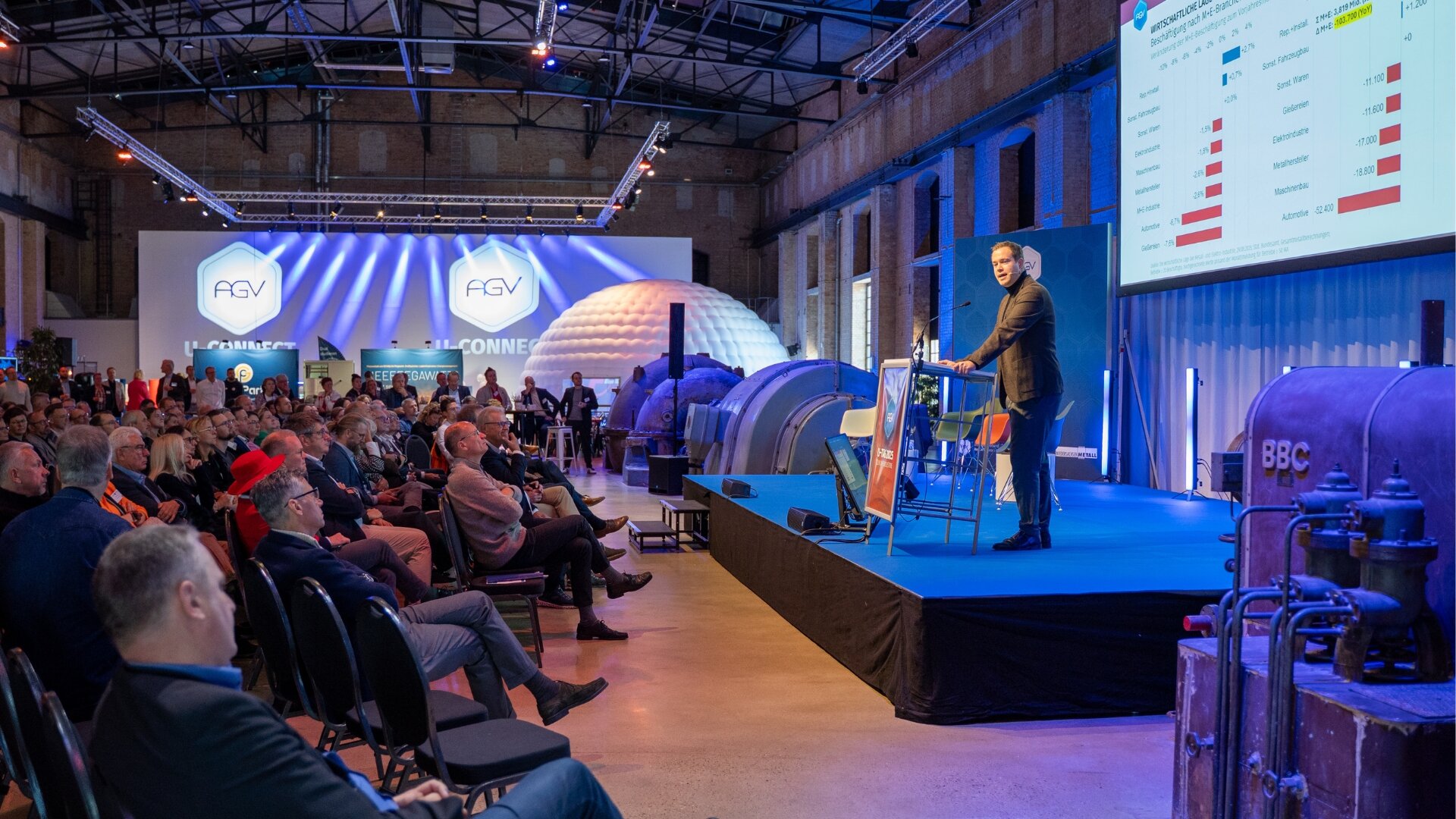 Lars Alt während seiner Rede beim U-Tag 2025 in der Gebläsehalle in Ilsede / Foto: AGV Region Braunschweig